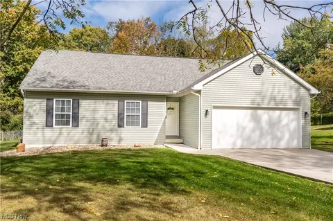 1443 Easthill St SE, North Canton, OH 44720