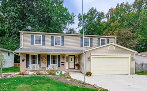 4560 Azalea Ln, North Olmsted, OH 44070