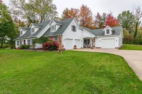 210 Canfield Dr, Chardon, OH 44024