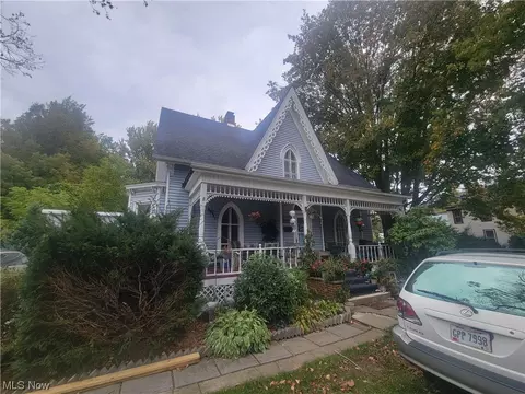 103 Walnut St, Geneva, OH 44041