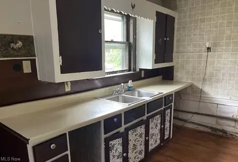 2245 E 30th St, Lorain, OH 44055 photo 8