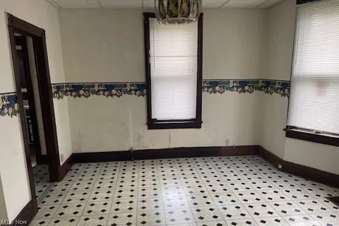 2245 E 30th St, Lorain, OH 44055 photo 7