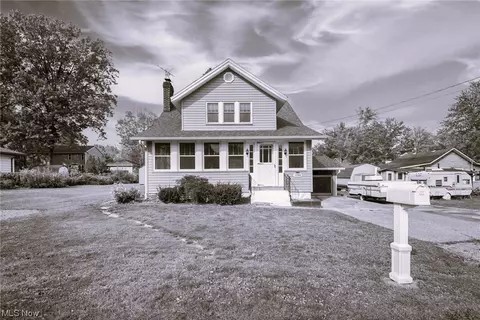 17500 Lundys Ln, Lake Milton, OH 44429