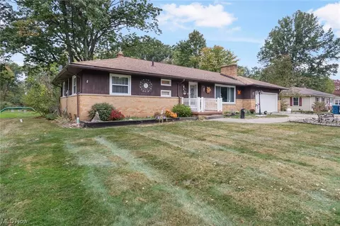 5686 Harter Home Dr, New Franklin, OH 44319