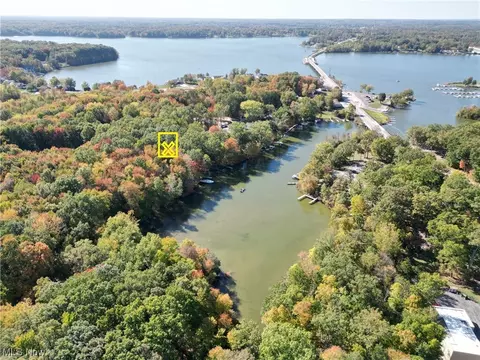 Lakeview Street, Lake Milton, OH 44429