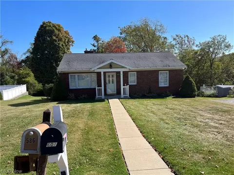 601 Overlook Dr, Wintersville, OH 43953
