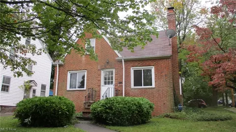 3828 Woodridge Rd, Cleveland Heights, OH 44121