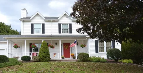 110 Cedar Woods Dr, Cuyahoga Falls, OH 44223