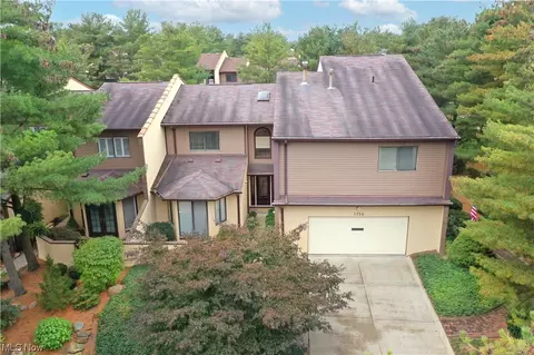 1756 Brookwood Dr, Akron, OH 44313