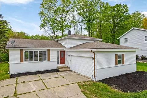 9059 Gettysburg Dr, Twinsburg, OH 44087