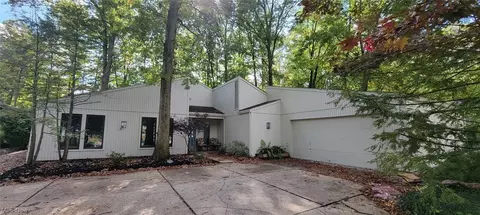 21391 Hickory Branch Trl, Strongsville, OH 44149