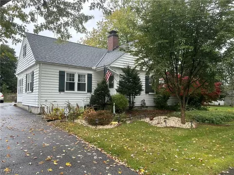 466 Eastlawn St, Geneva, OH 44041