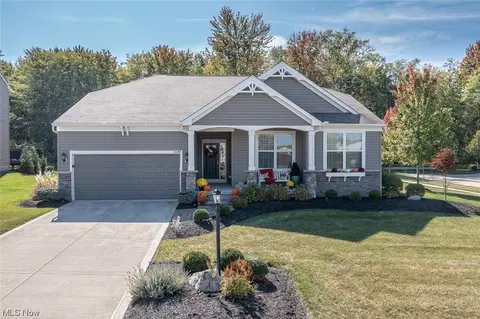 24189 S Greystone Dr, Strongsville, OH 44149