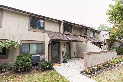 11566 Harbour Light Dr, North Royalton, OH 44133