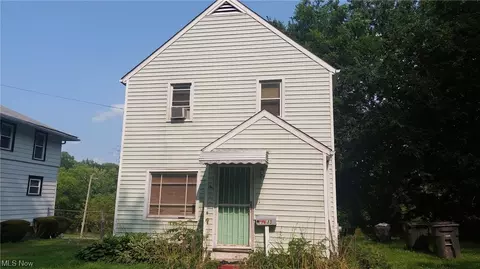 1135 La Croix Ave, Akron, OH 44307