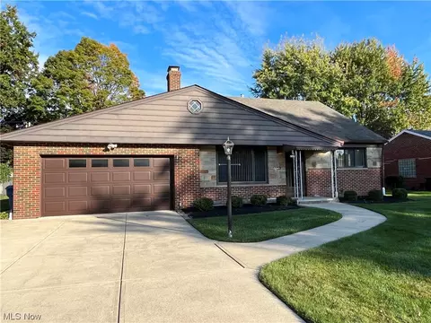 4449 W Ranchview Ave, North Olmsted, OH 44070
