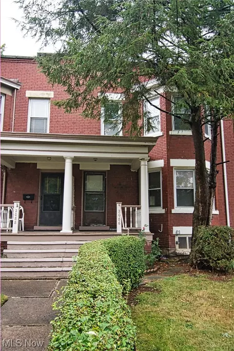 2086 W 98th St, Cleveland, OH 44102