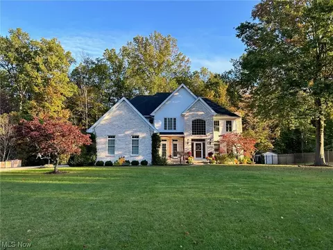 8011 Fox Hound Run NE, Warren, OH 44484