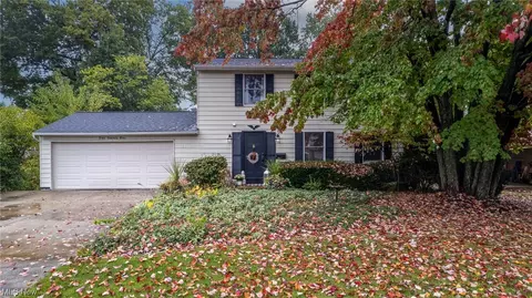 221 Cassandra Dr, Niles, OH 44446