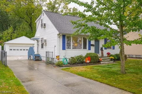 29824 Robert St, Wickliffe, OH 44092 photo 2