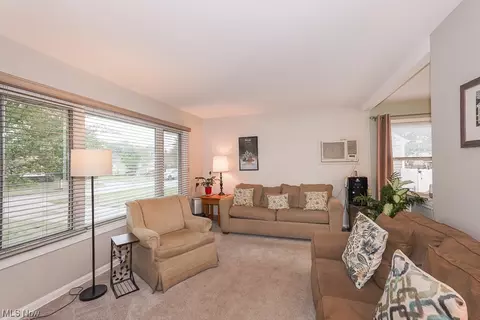 29824 Robert St, Wickliffe, OH 44092 photo 4