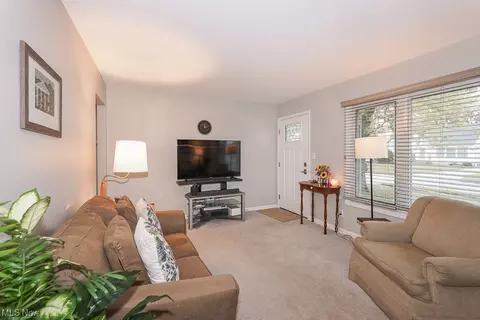 29824 Robert St, Wickliffe, OH 44092 photo 3