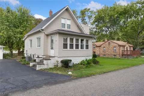 1464 4th St, Lakemore, OH 44250