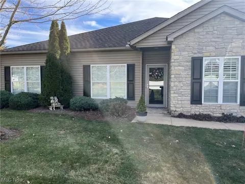 1916 University Commons Dr SE, Massillon, OH 44646