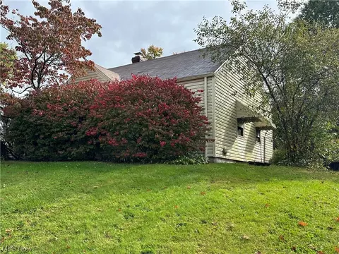 176 E Wilbeth Rd, Akron, OH 44301 photo 2