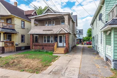 3120-3122 W 30th St, Cleveland, OH 44109