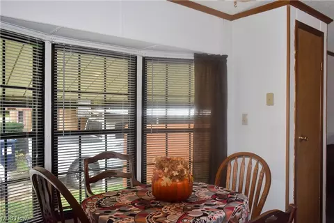 335 Ashwood, Elyria, OH 44035 photo 3