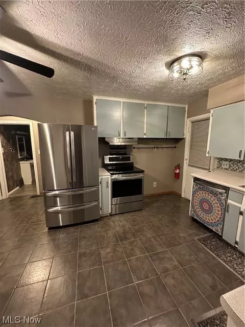 Kitchen - 339 Baldwin Rd, Akron, OH 44312 photo 1 of 2