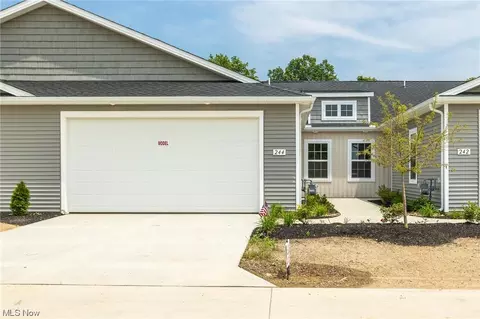246 Silver Spring Cir, Elyria, OH 44035 photo 1