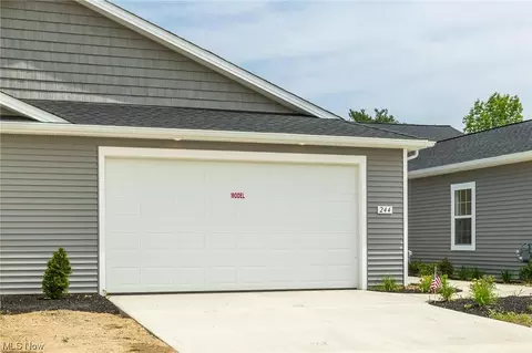 246 Silver Spring Cir, Elyria, OH 44035 photo 30