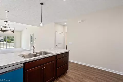 246 Silver Spring Cir, Elyria, OH 44035 photo 9