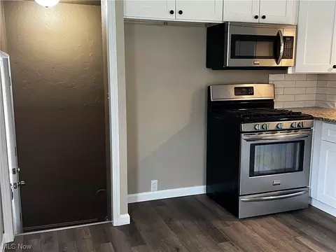 5537 Thomas St, Maple Heights, OH 44137 photo 2