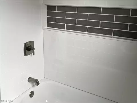 5537 Thomas St, Maple Heights, OH 44137 photo 9