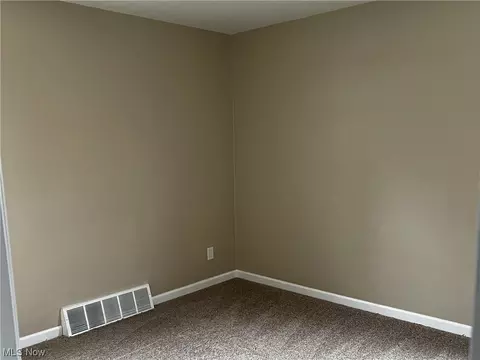 5537 Thomas St, Maple Heights, OH 44137 photo 7