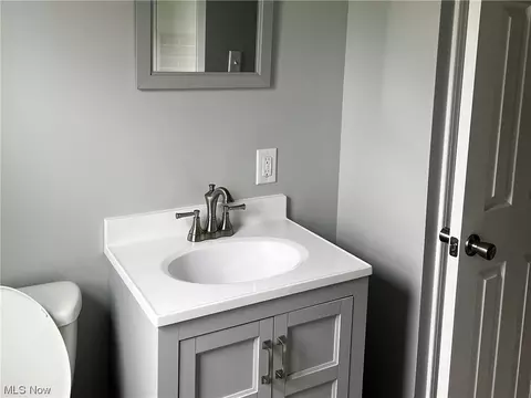 5537 Thomas St, Maple Heights, OH 44137 photo 10