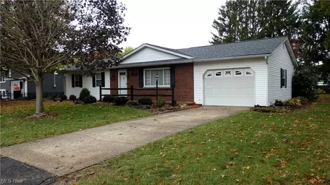 122 Mound Dr, Marietta, OH 45750