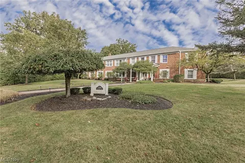 20301 Shelburne Rd #9B, Shaker Heights, OH 44118