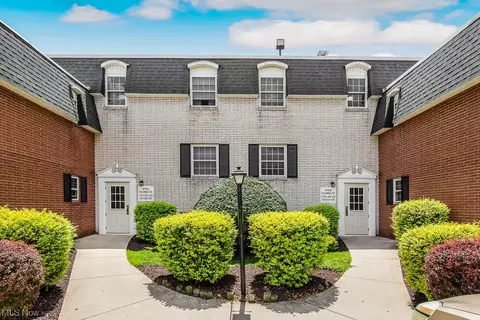 4785 Columbia Rd #103, North Olmsted, OH 44070
