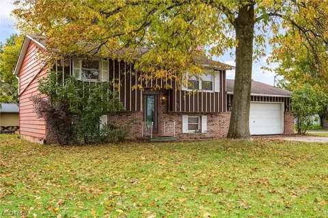 527 N Center St, Lagrange, OH 44050
