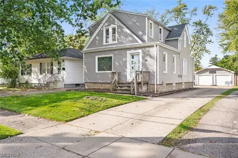 62 Avalon Dr, Bedford, OH 44146