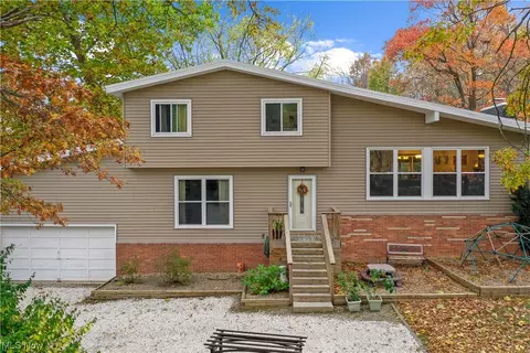 908 S Munroe Rd, Tallmadge, OH 44278
