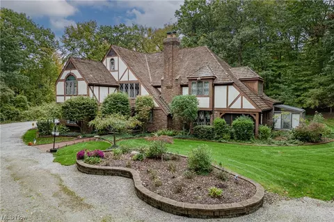 9291 Hilo Farm Dr, Kirtland Hills, OH 44060