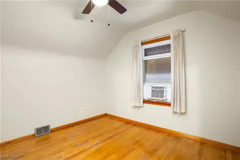 2342 E 30th St, Lorain, OH 44055 photo 10