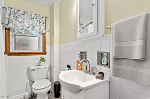 2342 E 30th St, Lorain, OH 44055 photo 4