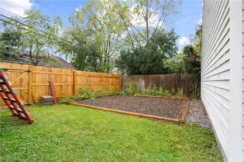 2342 E 30th St, Lorain, OH 44055 photo 16