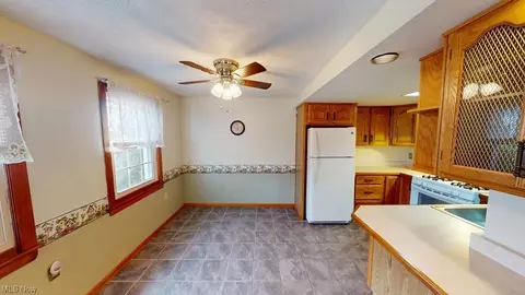 60 Eagle Ave, Wheeling, WV 26003 photo 3